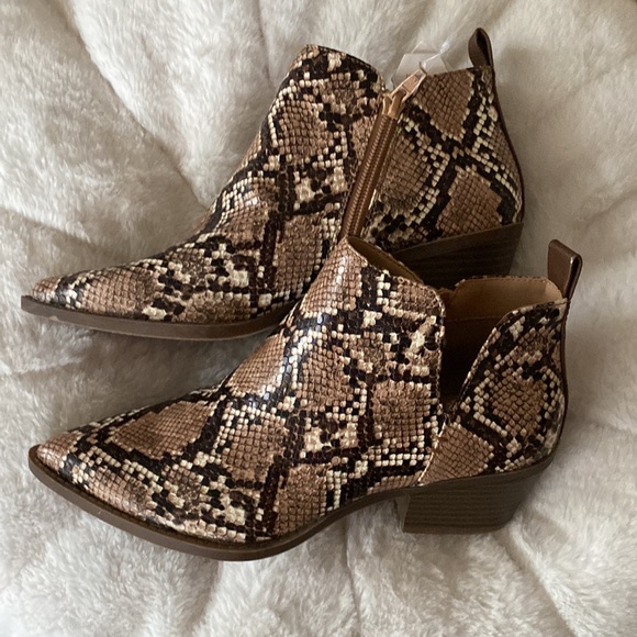 NWT Time & True Women's Boots Size 7 - Picture 1 of 10